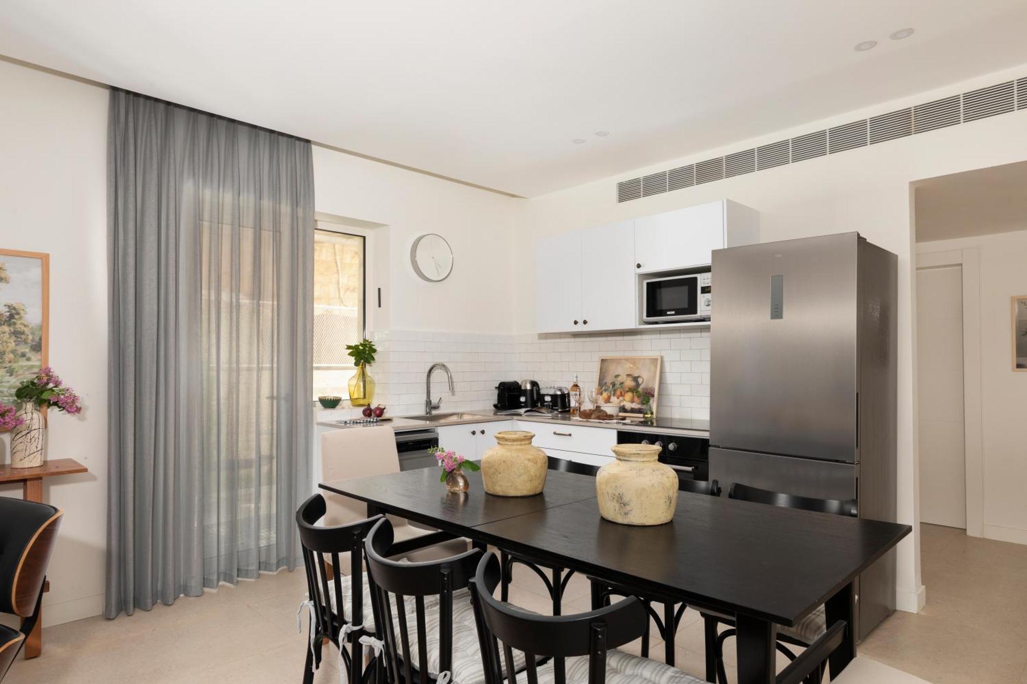 Aparthotel The J Luxury Apartments - By Localz Group